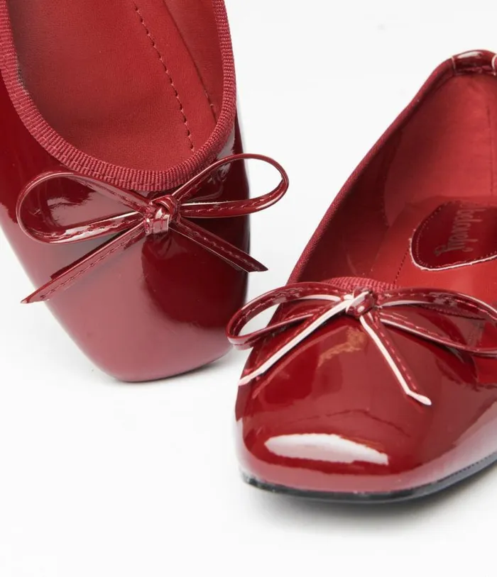 1960s Burgundy Patent Leatherette Flats Shoes Unique Vintage Flats