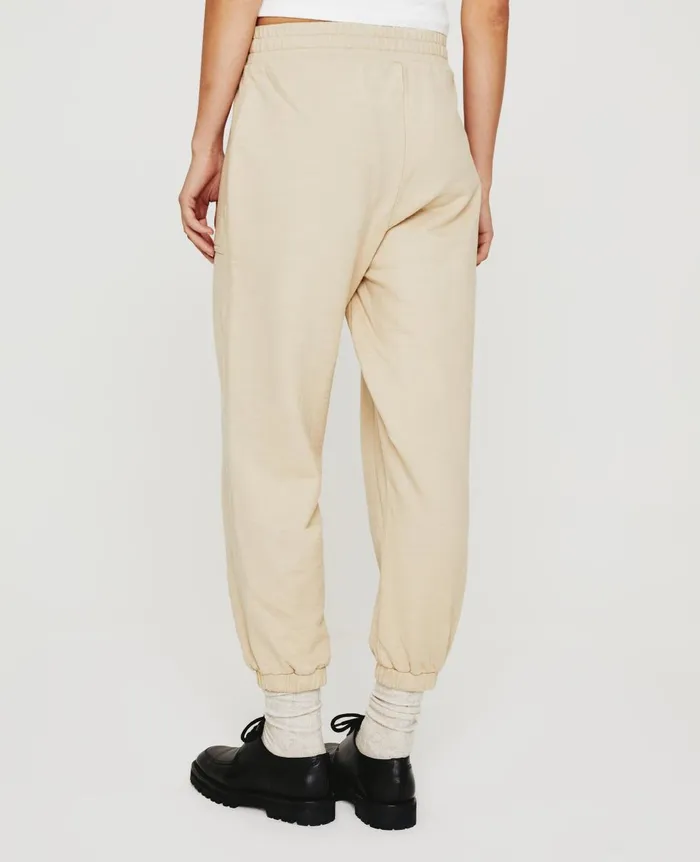 AG Jeans Nova Sweatpant Yuma Sand Women Sweatpants AG Jeans Nova Sweatpant Yuma Sand Women Sweatpants
