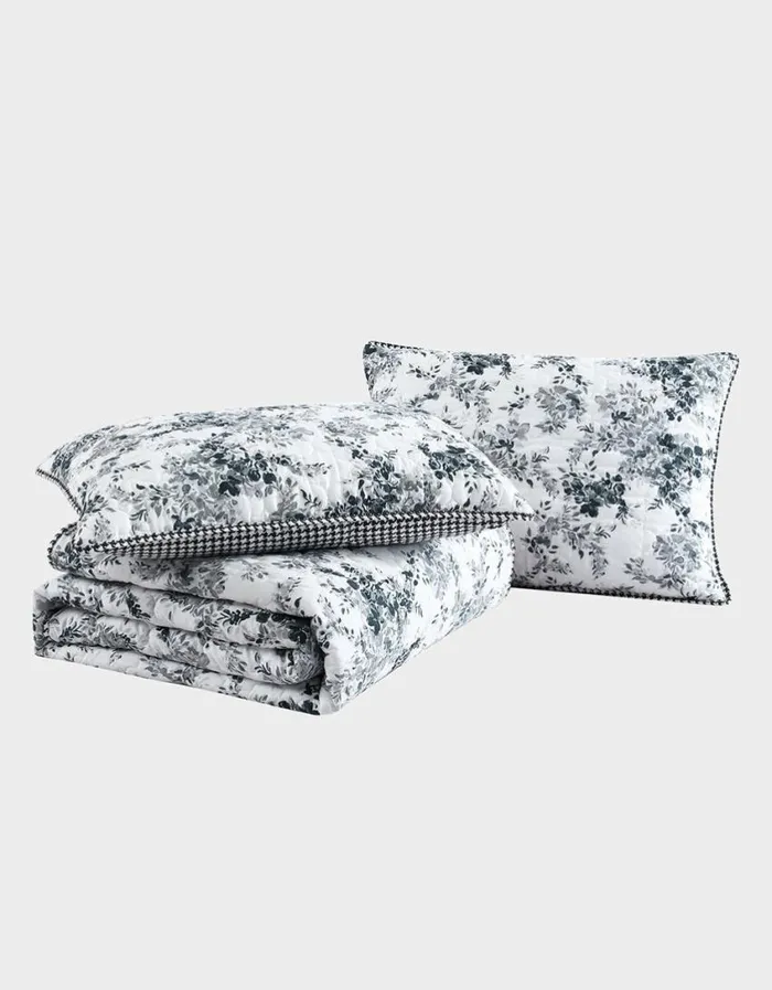 Betsey Johnson Women BETSEYS FLORAL VINEYARD KING QUILT SHAM SET BLACK Betsey Johnson Women BETSEYS FLORAL VINEYARD KING QUILT SHAM SET BLACK