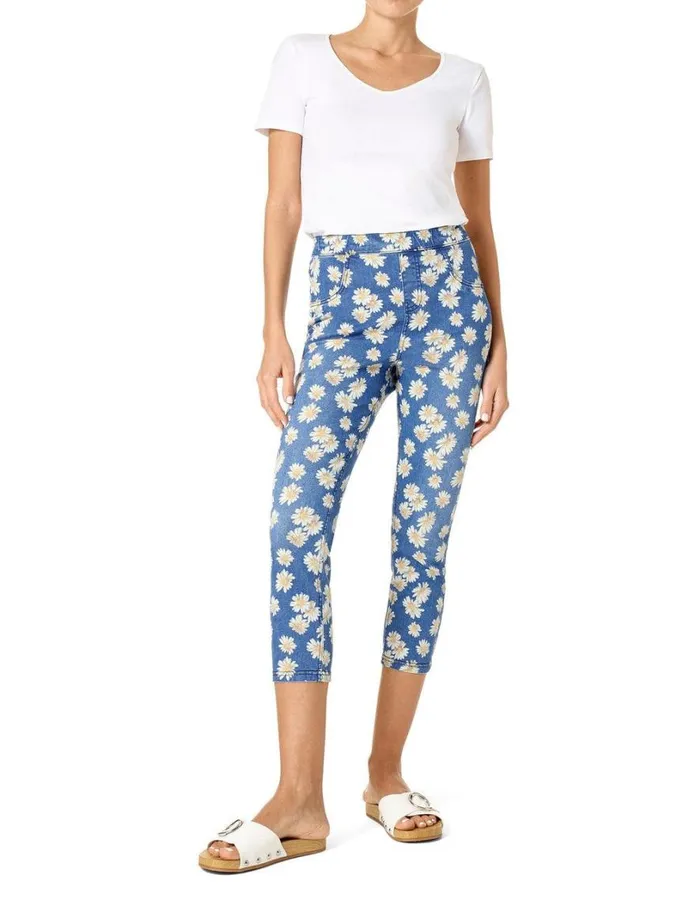 Hue HiRise Daisy Denim Capri Legging Medium Wash Women Denim