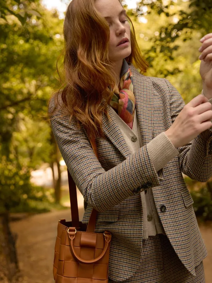 JMcLaughlin Bleecker Blazer In Houndstooth Light Tanbrowndenim Women Jackets and Outerwear JMcLaughlin Bleecker Blazer In Houndstooth Light Tanbrowndenim Women Jackets and Outerwear