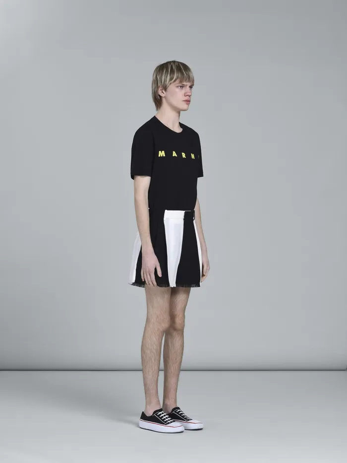 Marni Grain De Poudre Wool Short Pants Lily White Mens Trousers Marni Grain De Poudre Wool Short Pants Lily White Mens Trousers