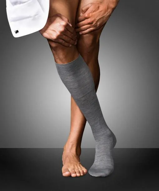 Men No 6 Finest Merino and Silk Men Kneehigh Socks Light Grey Melange FALKE Knee High Socks