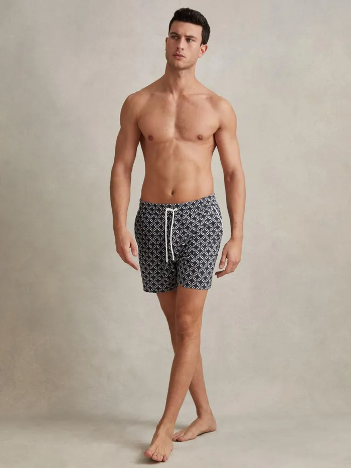Men Reiss Swimwear Fraser Geometric Print Drawstring Swim Shorts Navywhite