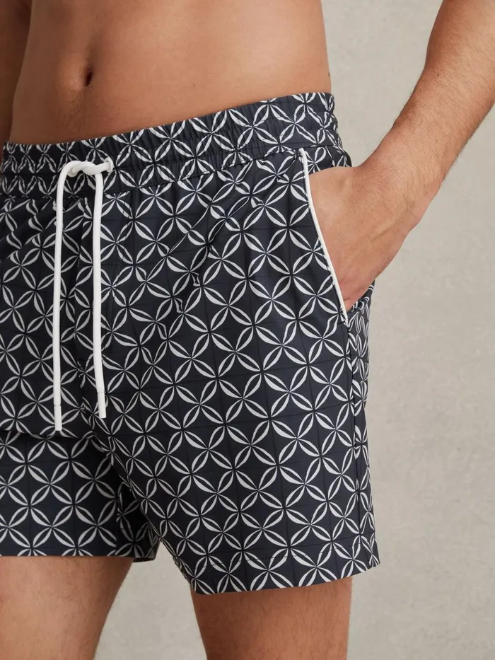 Men Reiss Swimwear Fraser Geometric Print Drawstring Swim Shorts Navywhite
