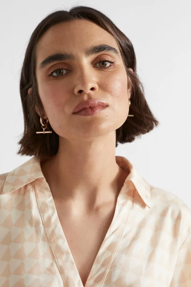 Shirts Woman Seed Heritage Satin Geo Crop Shirt Soft Wheat Geo