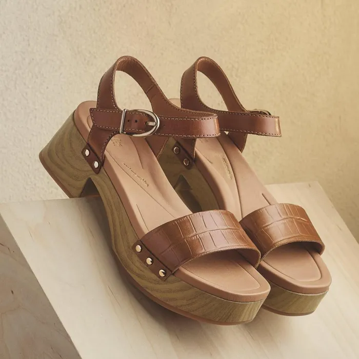 Sivanne Bay Tan Interest Women Clarks Heels and Pumps
