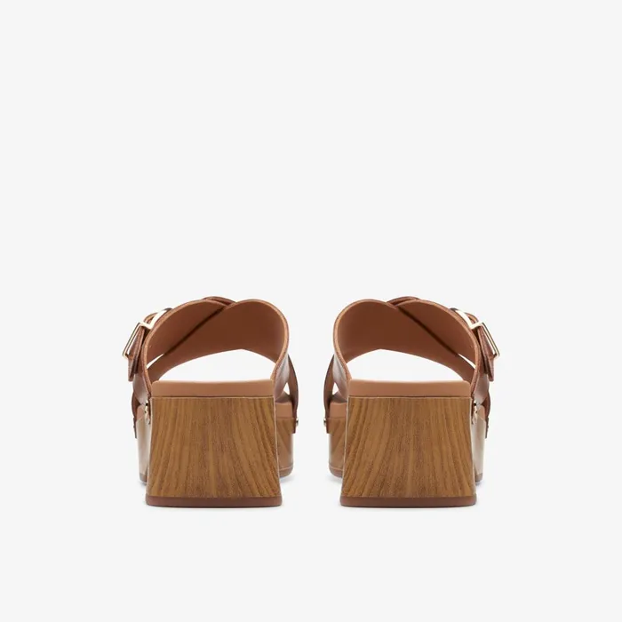 Sivanne Walk Tan Leather Women Clarks Clogs and Mules