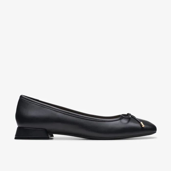 Ubree 15 Step Black Leather Women Clarks Flats