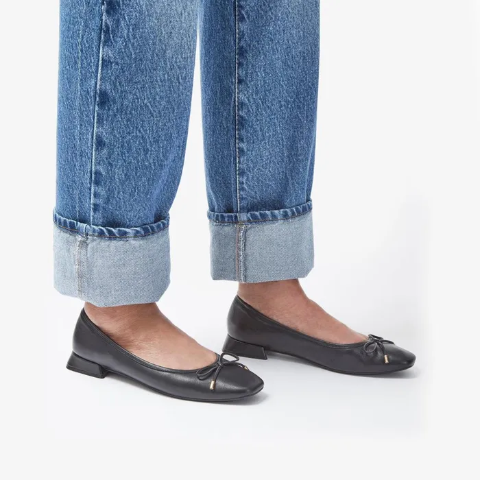 Ubree 15 Step Black Leather Women Clarks Flats