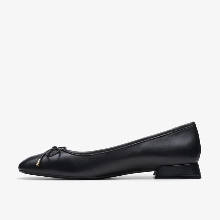 Ubree 15 Step Black Leather Women Clarks Flats