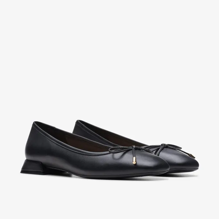 Ubree 15 Step Black Leather Women Clarks Flats