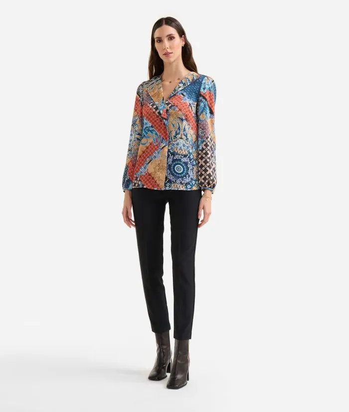 Woman Knitwears Shirts and Tops Alviero Martini Geo Patchwork Foulard Print Twill Blouse With Lapels Blue Woman Knitwears Shirts and Tops Alviero Martini Geo Patchwork Foulard Print Twill Blouse With Lapels Blue
